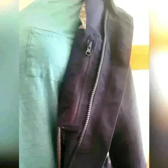 Columbia insulated women's jacket, Medium, Navy blue , in excellent condition. - Picture 9 of 14